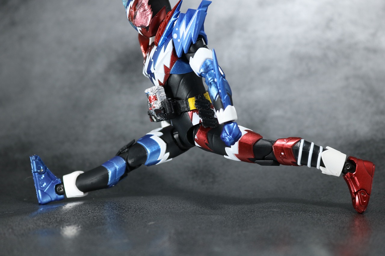 S.H.フィギュアーツ　仮面ライダービルド　ラビットタンク　スパークリング　レビュー　可動範囲