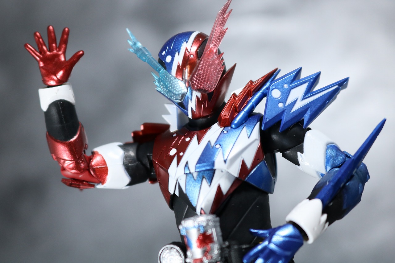 S.H.フィギュアーツ　仮面ライダービルド　ラビットタンク　スパークリング　レビュー　アクション