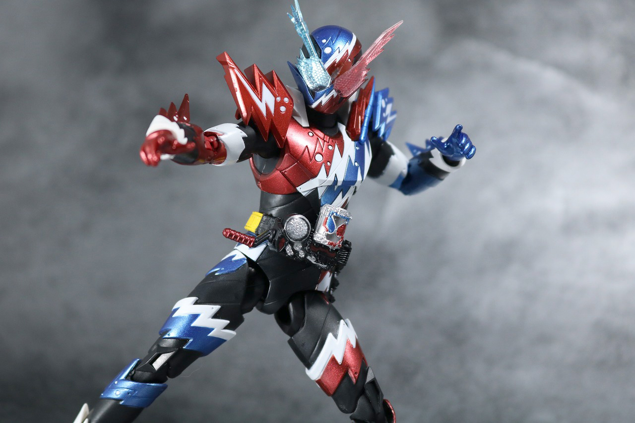 S.H.フィギュアーツ　仮面ライダービルド　ラビットタンク　スパークリング　レビュー　アクション