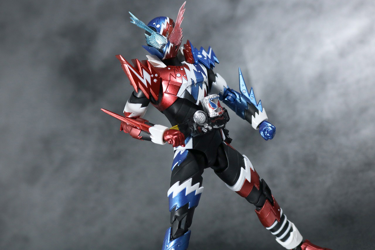 S.H.フィギュアーツ　仮面ライダービルド　ラビットタンク　スパークリング　レビュー　アクション