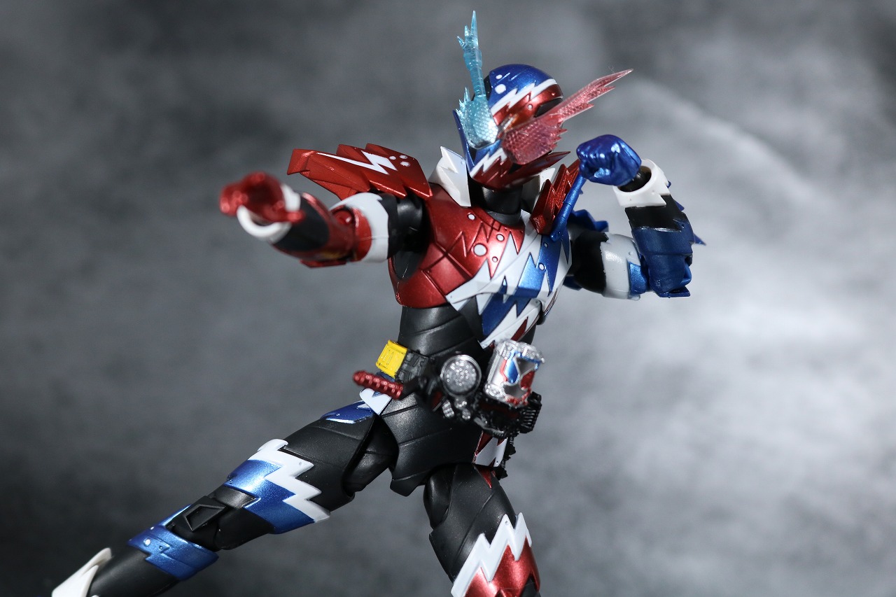 S.H.フィギュアーツ　仮面ライダービルド　ラビットタンク　スパークリング　レビュー　アクション