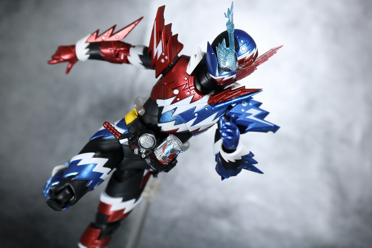 S.H.フィギュアーツ　仮面ライダービルド　ラビットタンク　スパークリング　レビュー　アクション