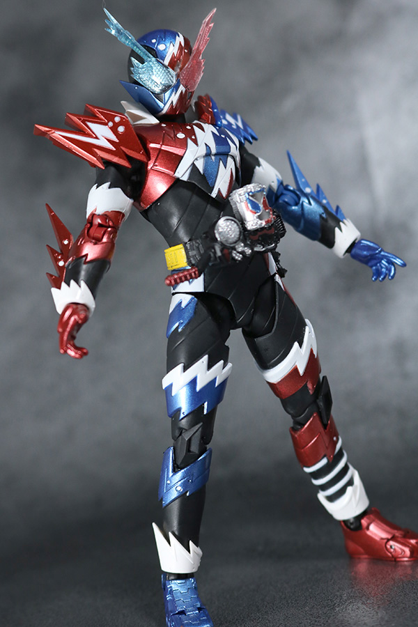 S.H.フィギュアーツ　仮面ライダービルド　ラビットタンク　スパークリング　レビュー　アクション