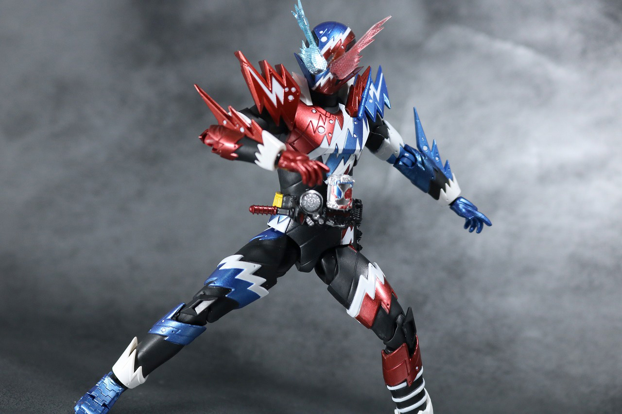 S.H.フィギュアーツ　仮面ライダービルド　ラビットタンク　スパークリング　レビュー　アクション