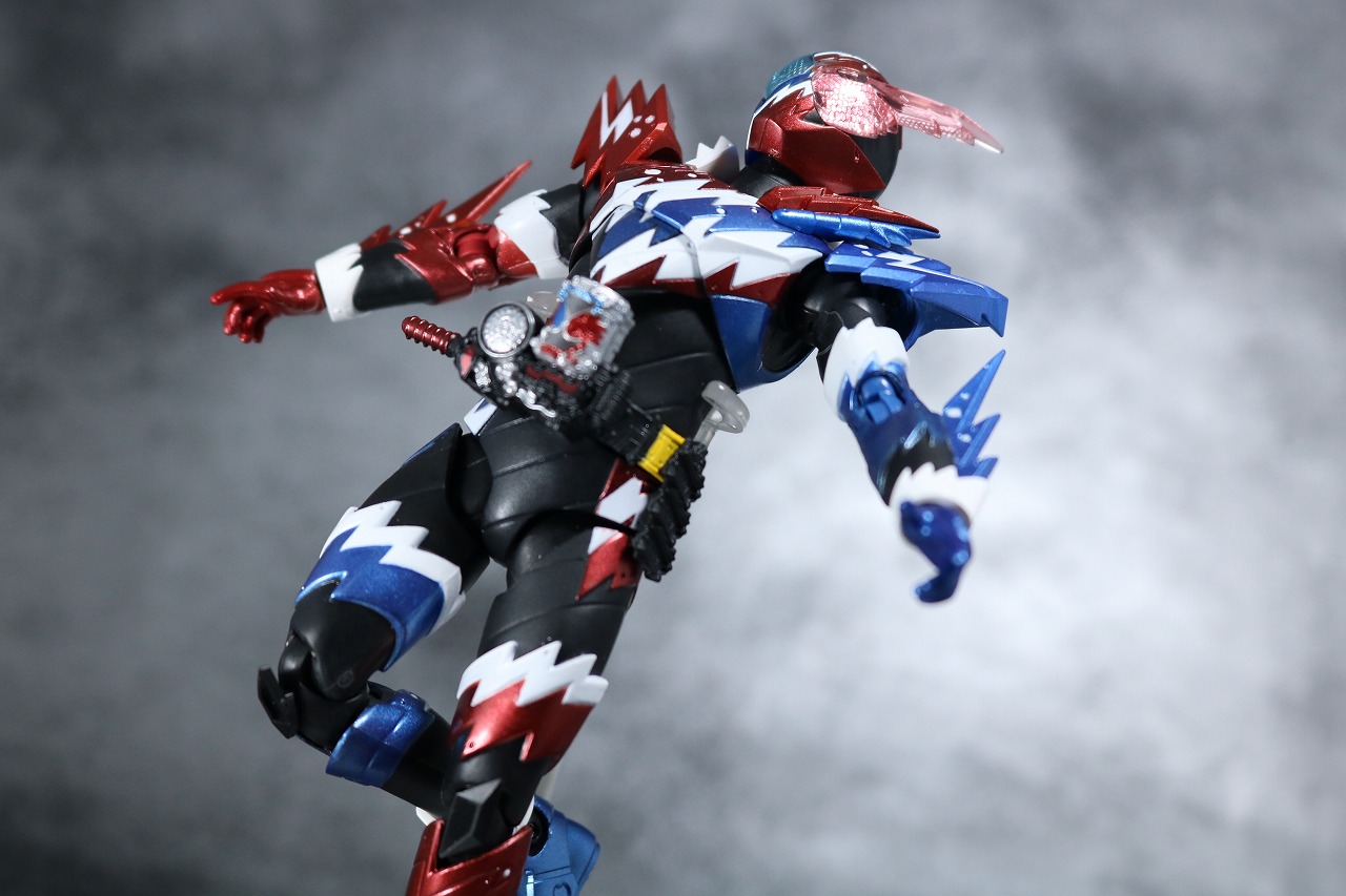 S.H.フィギュアーツ　仮面ライダービルド　ラビットタンク　スパークリング　レビュー　アクション