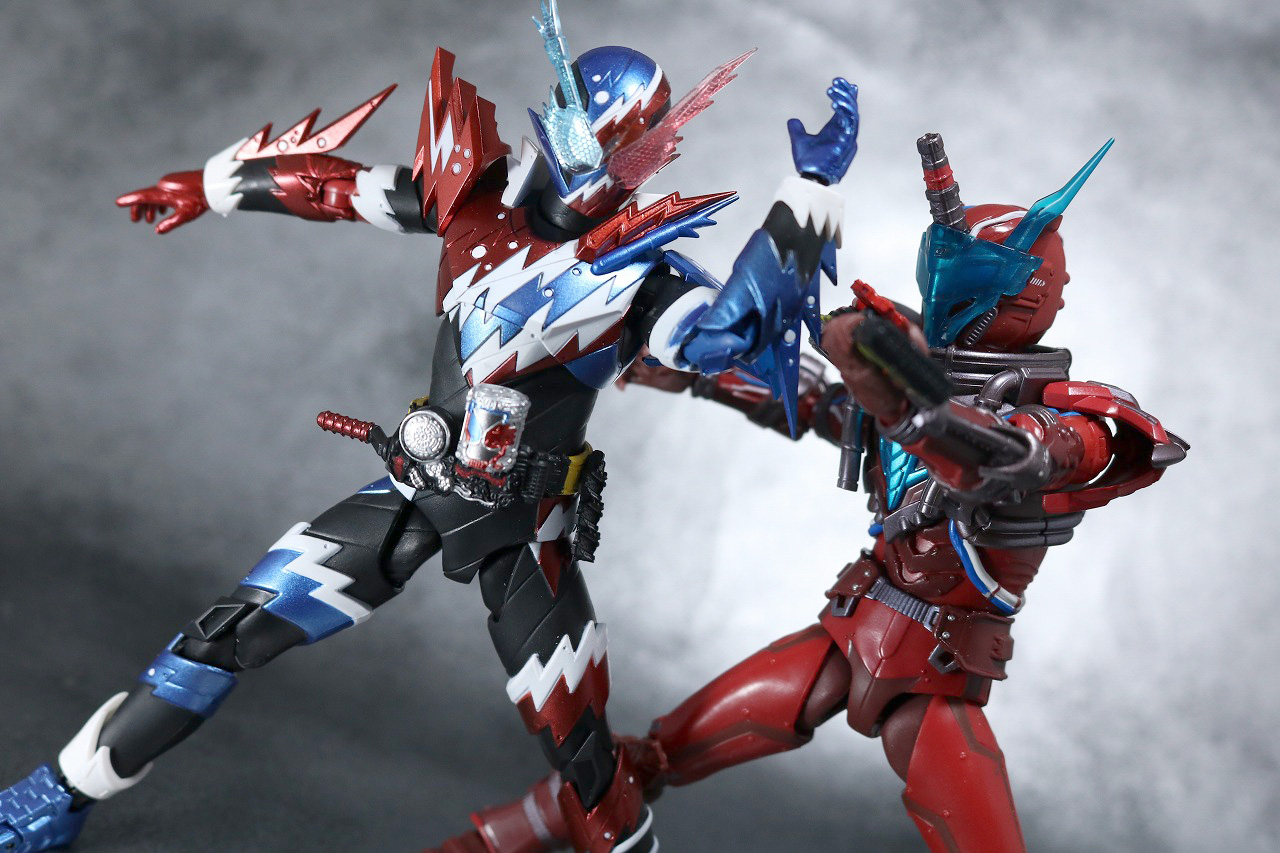 S.H.フィギュアーツ　仮面ライダービルド　ラビットタンク　スパークリング　レビュー　アクション