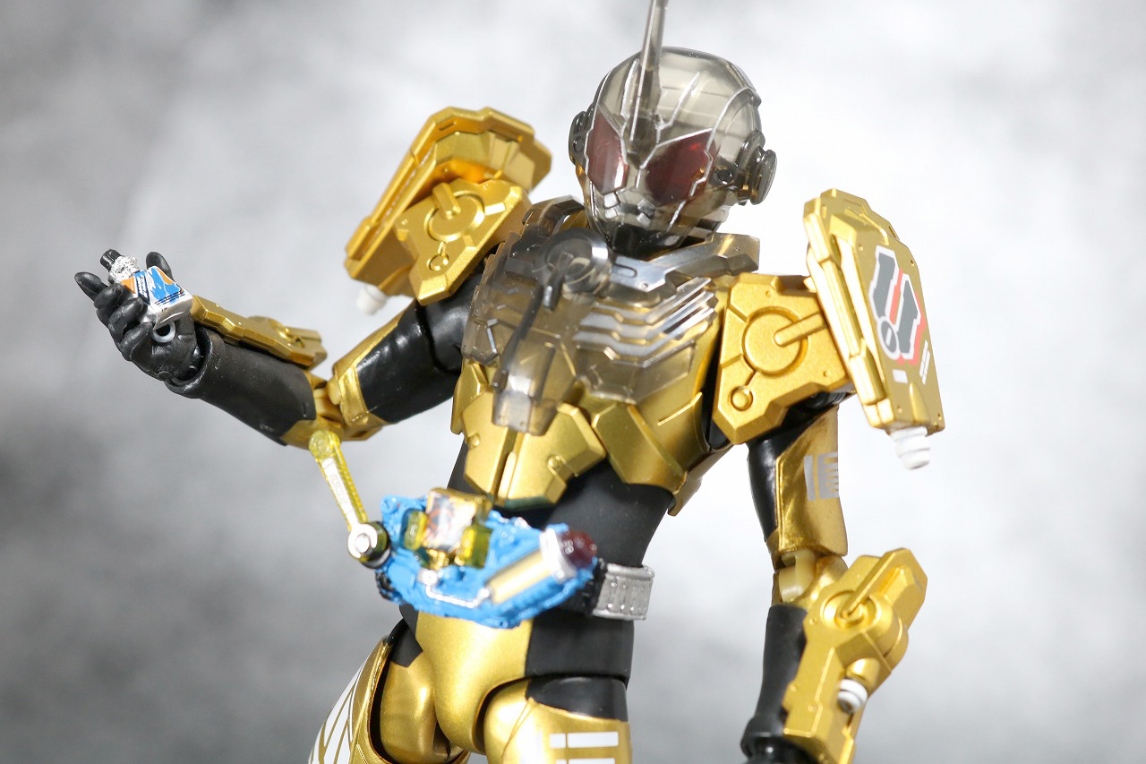 S.H.フィギュアーツ　仮面ライダーグリス　レビュー　アクション