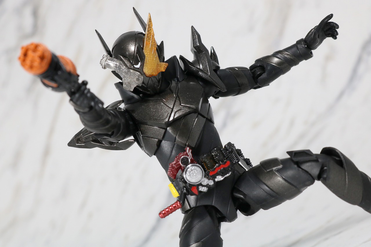 S.H.フィギュアーツ　仮面ライダービルド　ラビットタンクハザードフォーム　レビュー　魂ネイション2018　アクション