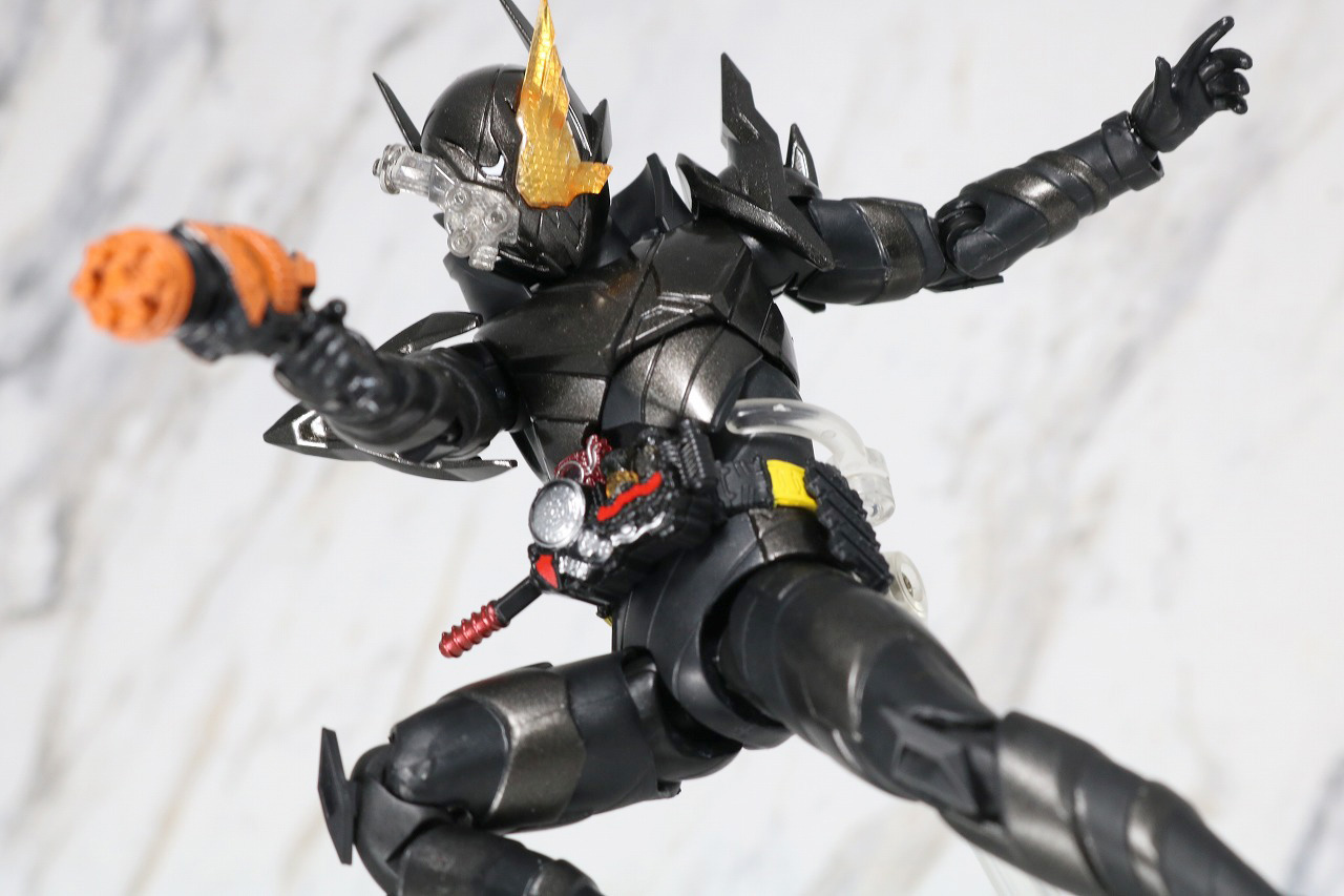 S.H.フィギュアーツ　仮面ライダービルド　ラビットタンクハザードフォーム　レビュー　魂ネイション2018　アクション