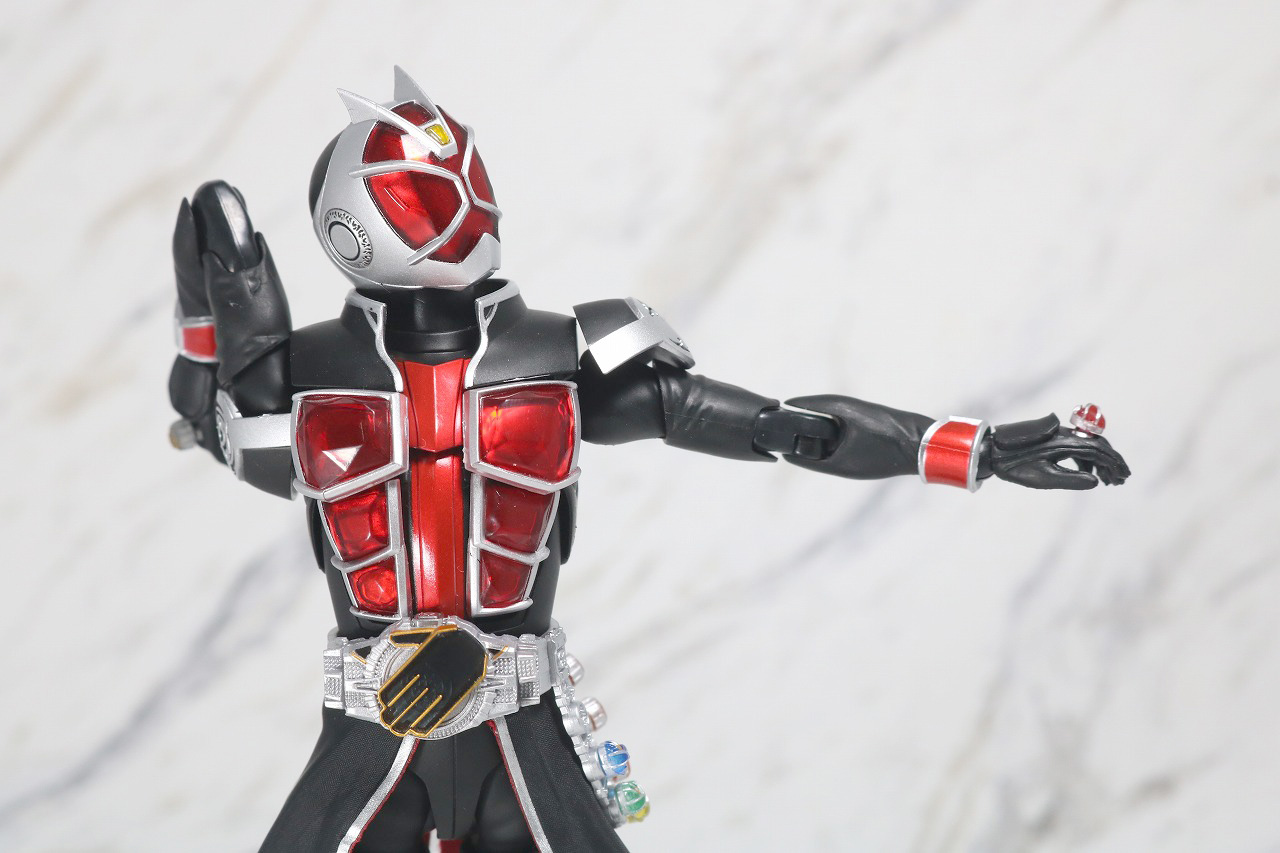 S.H.フィギュアーツ　仮面ライダーウィザード　フレイムスタイル　真骨彫製法　レビュー　可動範囲