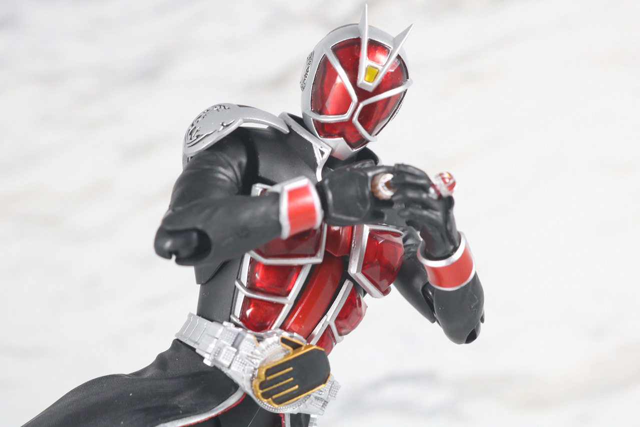 S.H.フィギュアーツ　仮面ライダーウィザード　フレイムスタイル　真骨彫製法　レビュー　アクション