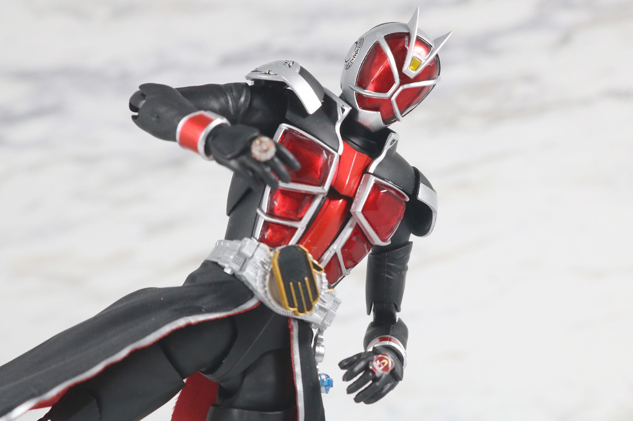 S.H.フィギュアーツ　仮面ライダーウィザード　フレイムスタイル　真骨彫製法　レビュー　アクション