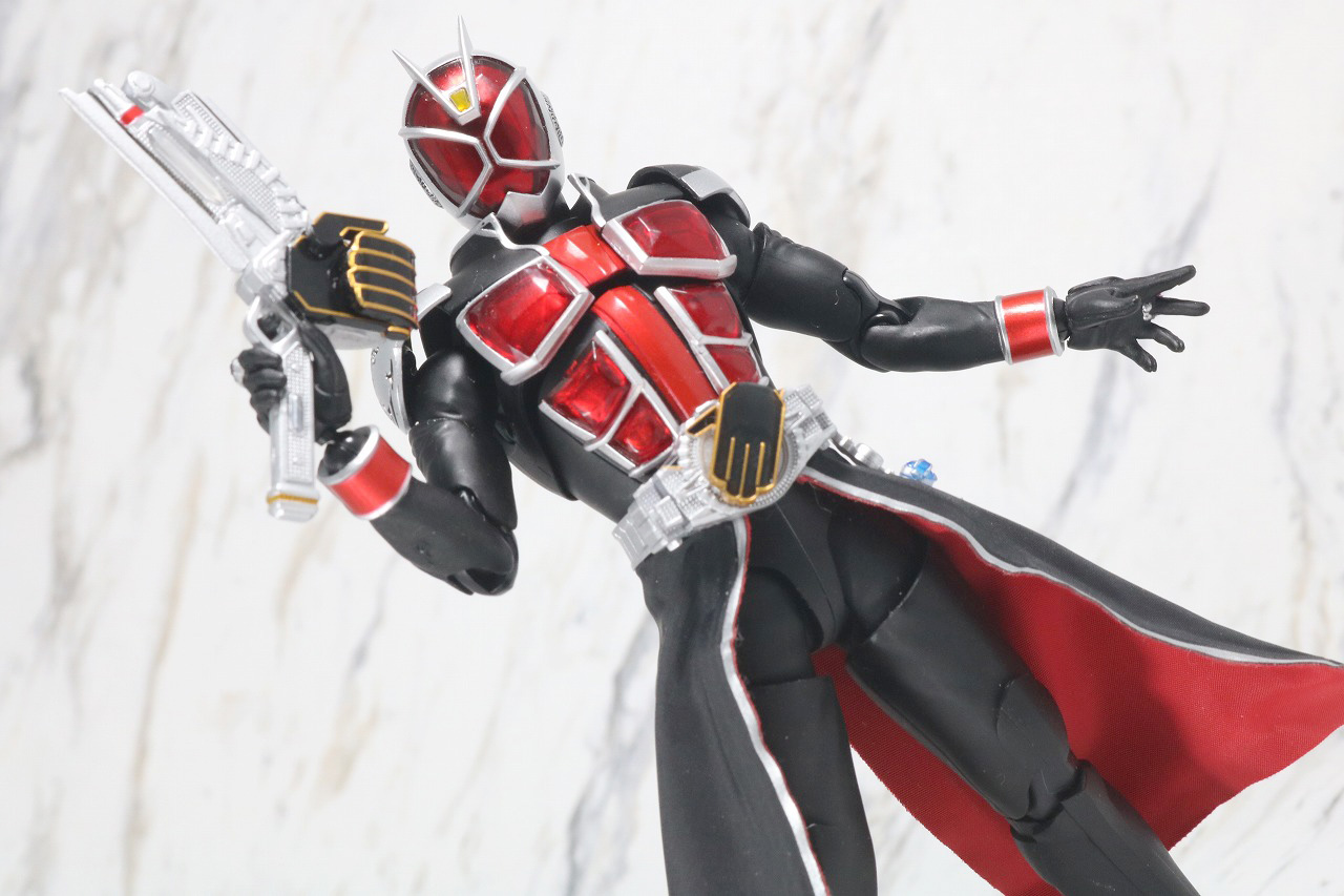 S.H.フィギュアーツ　仮面ライダーウィザード　フレイムスタイル　真骨彫製法　レビュー　アクション