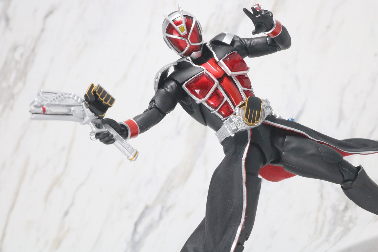 S.H.フィギュアーツ　仮面ライダーウィザード　フレイムスタイル　真骨彫製法　レビュー　アクション