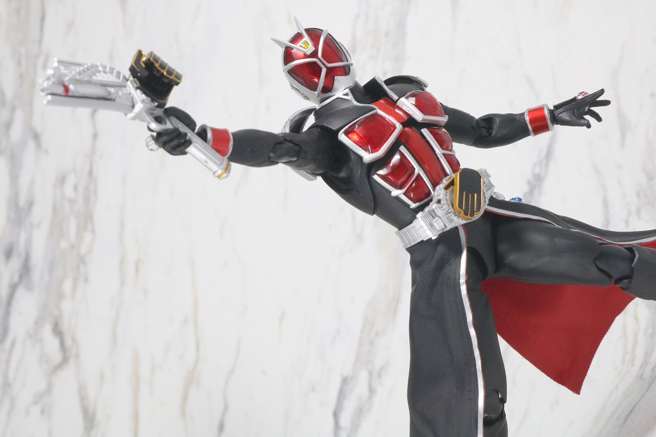 S.H.フィギュアーツ　仮面ライダーウィザード　フレイムスタイル　真骨彫製法　レビュー　アクション