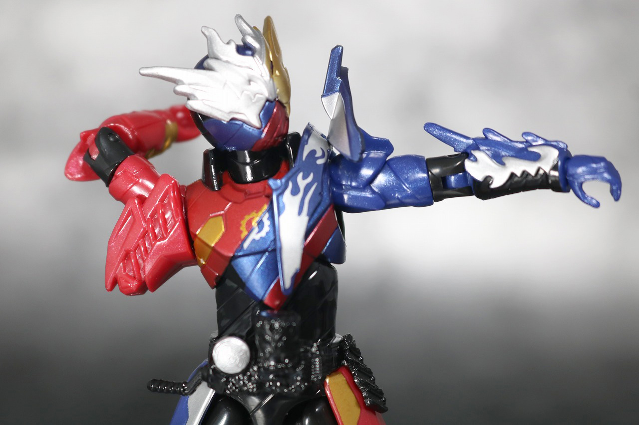 RKF　RIDER KICK'S FIGURE　仮面ライダービルド　クローズビルドフォーム　レビュー　可動範囲