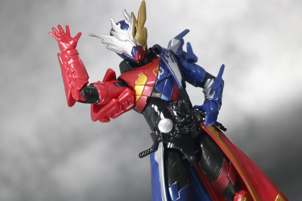 【yoyo様】クローズビルドフォーム S.H.フィギュアーツ 仮面ライダービルド クローズビルドフォーム