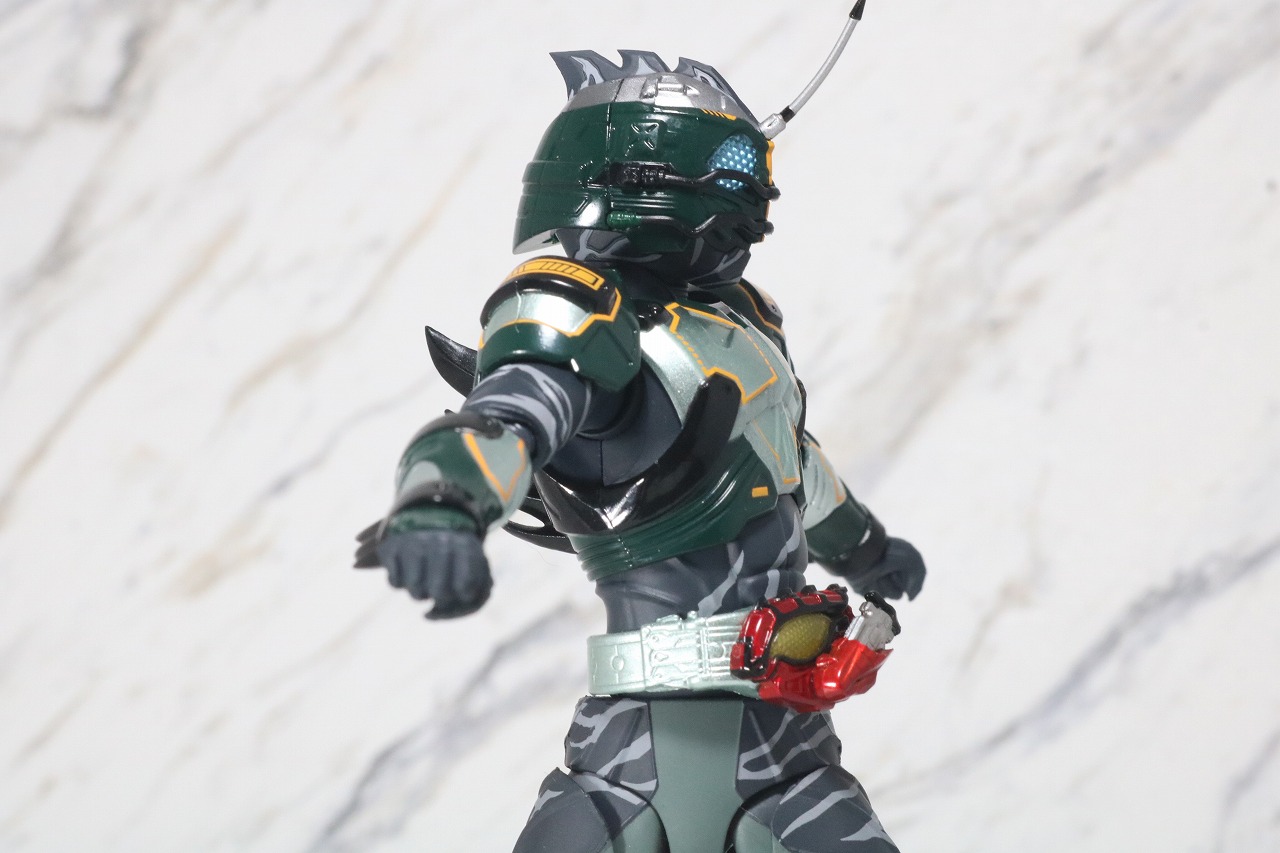 S.H.フィギュアーツ　仮面ライダーアマゾンネオアルファ　レビュー　可動範囲