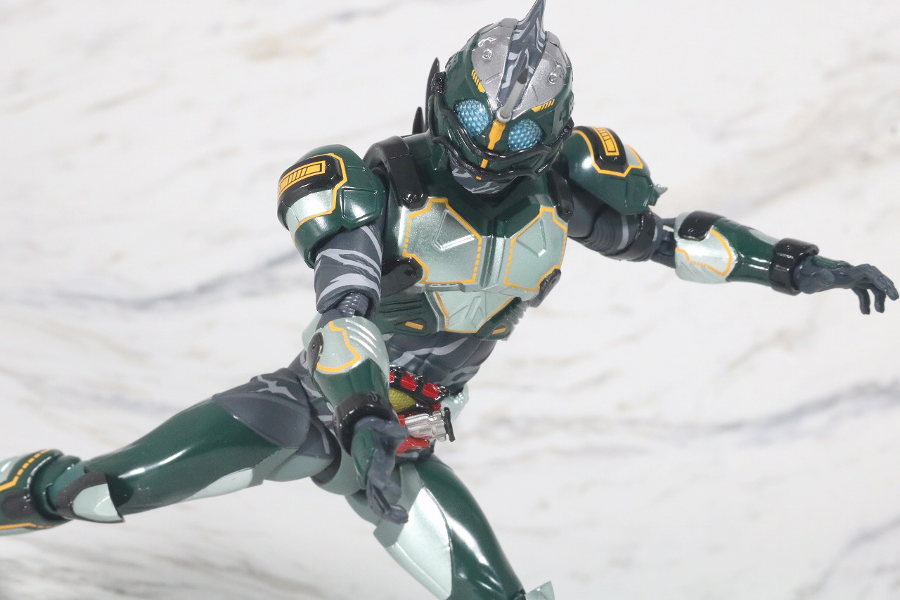 S.H.フィギュアーツ　仮面ライダーアマゾンネオアルファ　レビュー　アクション