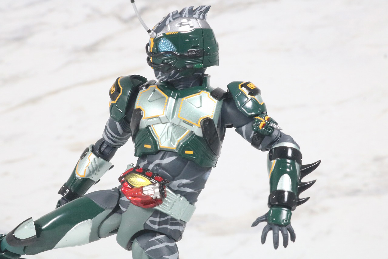 S.H.フィギュアーツ　仮面ライダーアマゾンネオアルファ　レビュー　アクション