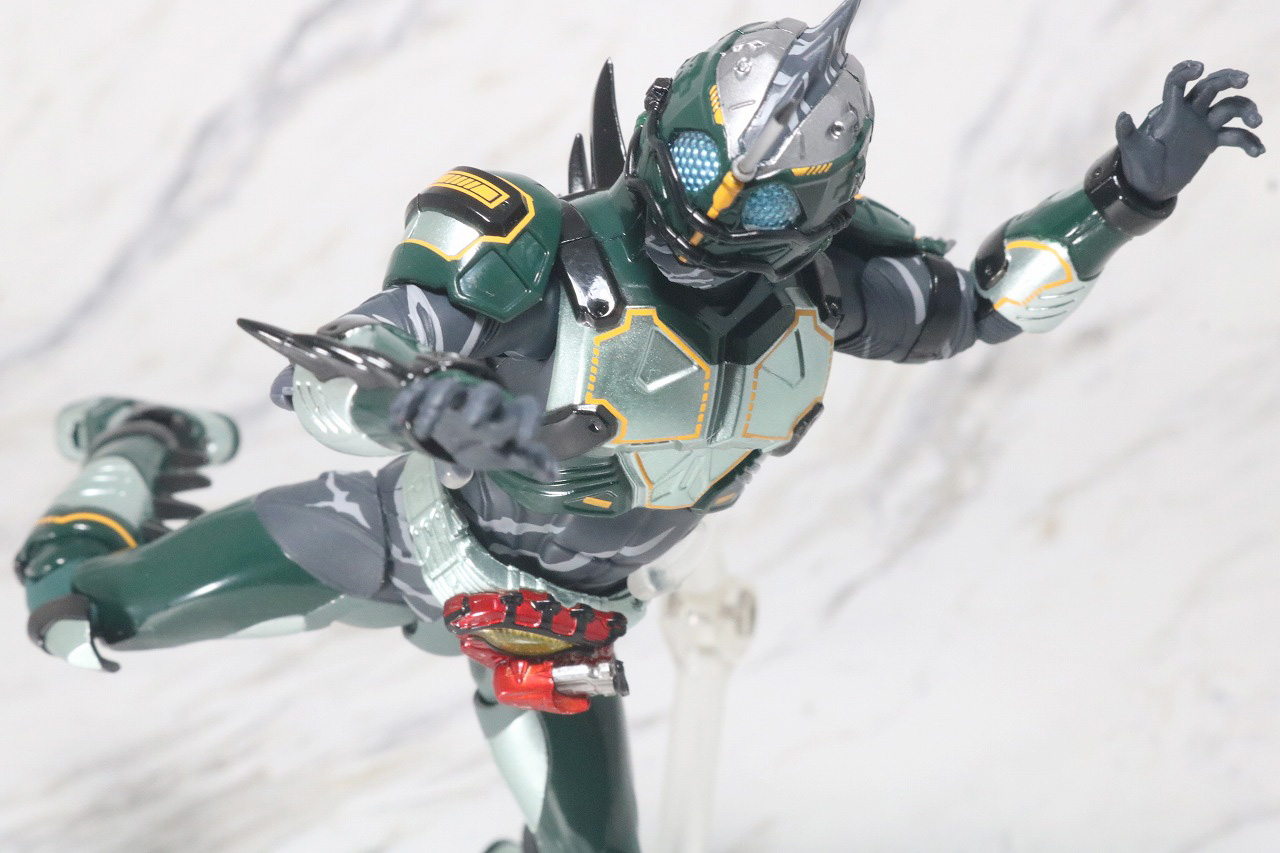 S.H.フィギュアーツ　仮面ライダーアマゾンネオアルファ　レビュー　アクション