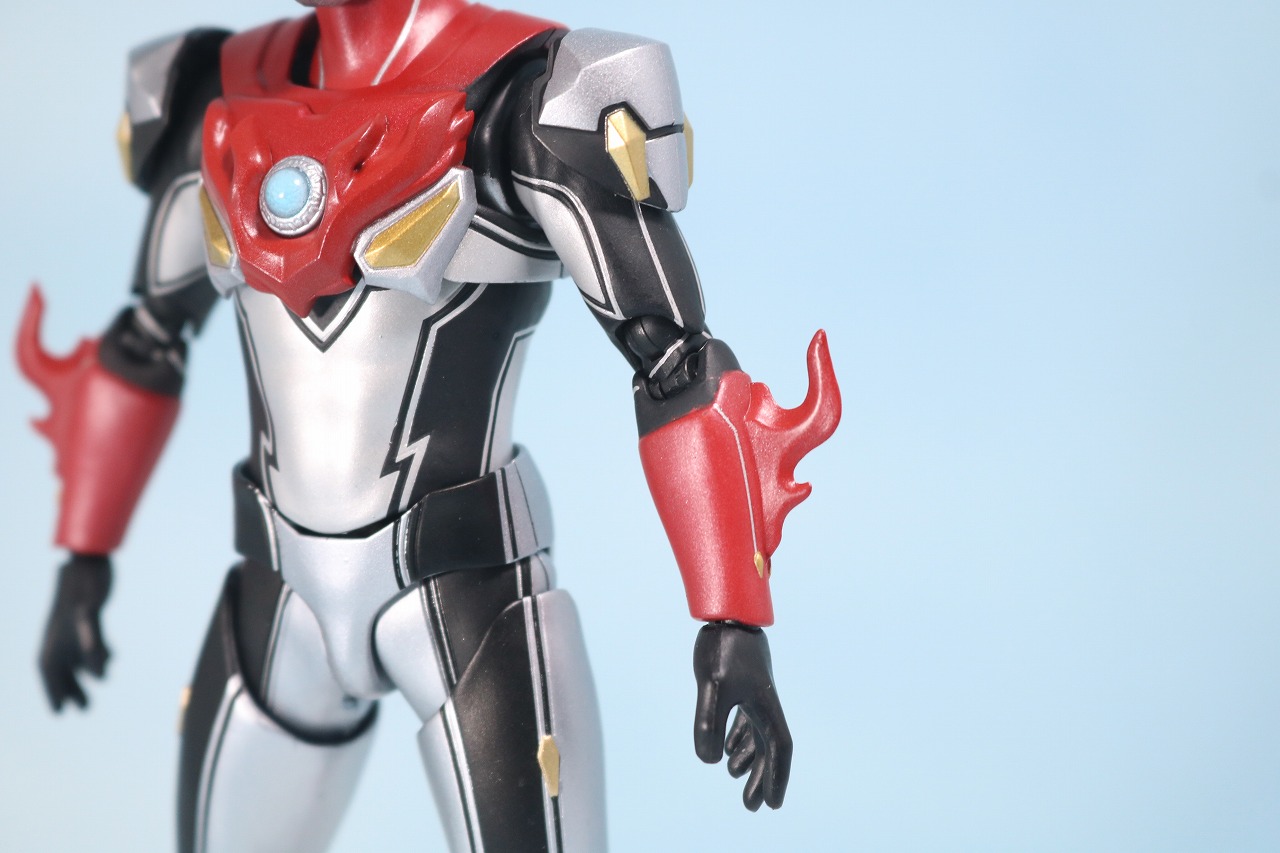 S.H.フィギュアーツ　ウルトラマンロッソ　フレイム　レビュー　全身