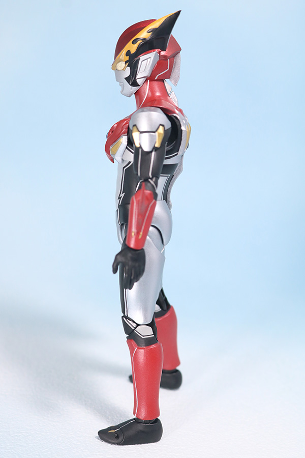 S.H.フィギュアーツ　ウルトラマンロッソ　フレイム　レビュー　全身