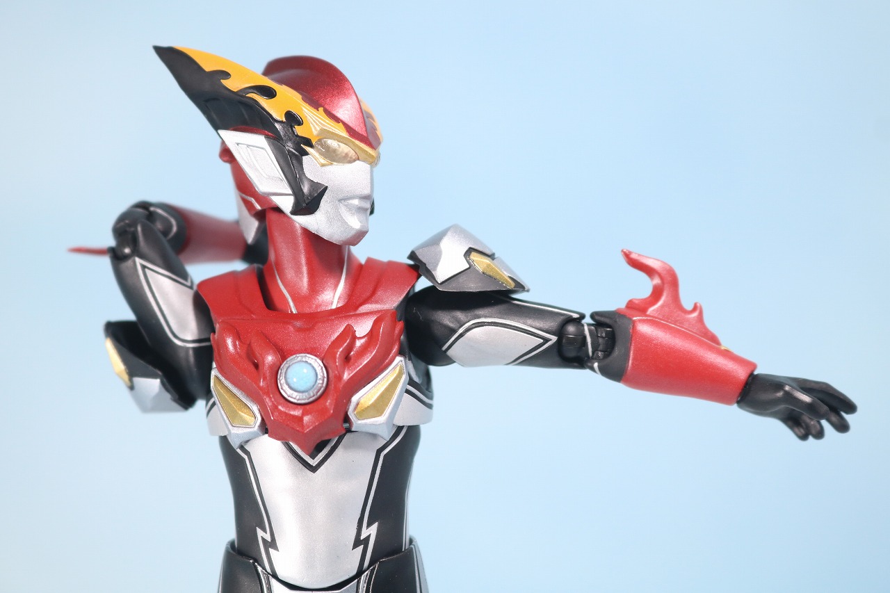 S.H.フィギュアーツ　ウルトラマンロッソ　フレイム　レビュー　可動範囲