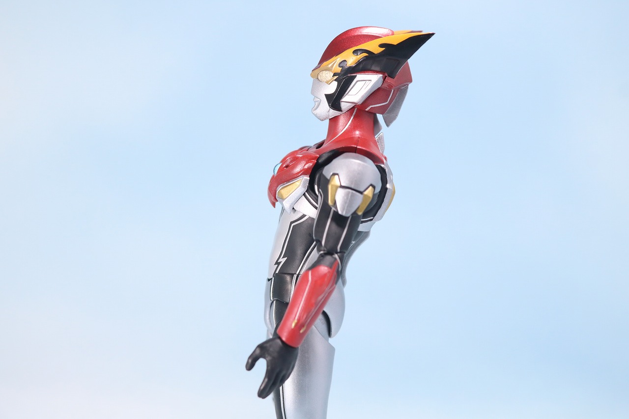 S.H.フィギュアーツ　ウルトラマンロッソ　フレイム　レビュー　可動範囲