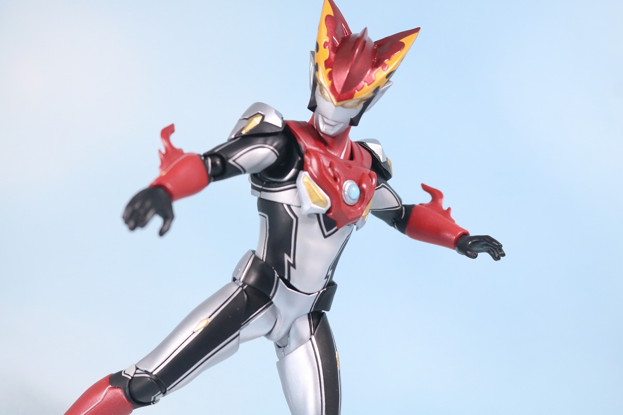 S.H.フィギュアーツ　ウルトラマンロッソ　フレイム　レビュー　アクション