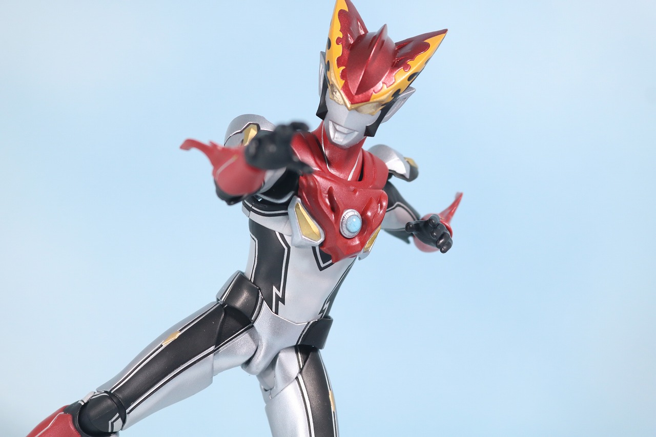 S.H.フィギュアーツ　ウルトラマンロッソ　フレイム　レビュー　アクション