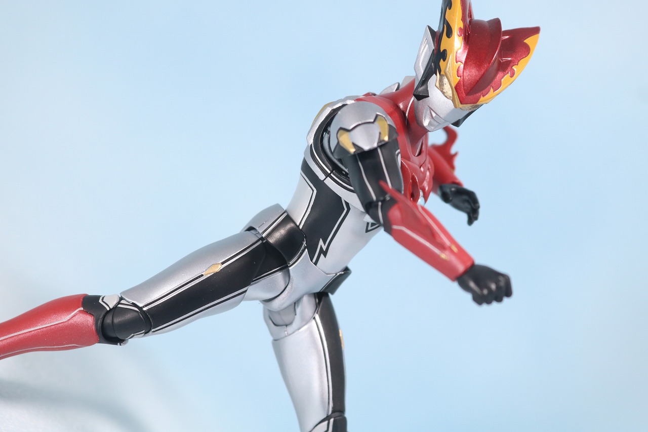 S.H.フィギュアーツ　ウルトラマンロッソ　フレイム　レビュー　アクション