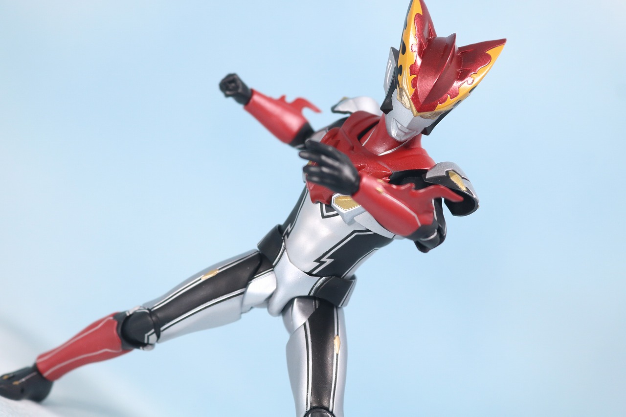 S.H.フィギュアーツ　ウルトラマンロッソ　フレイム　レビュー　アクション