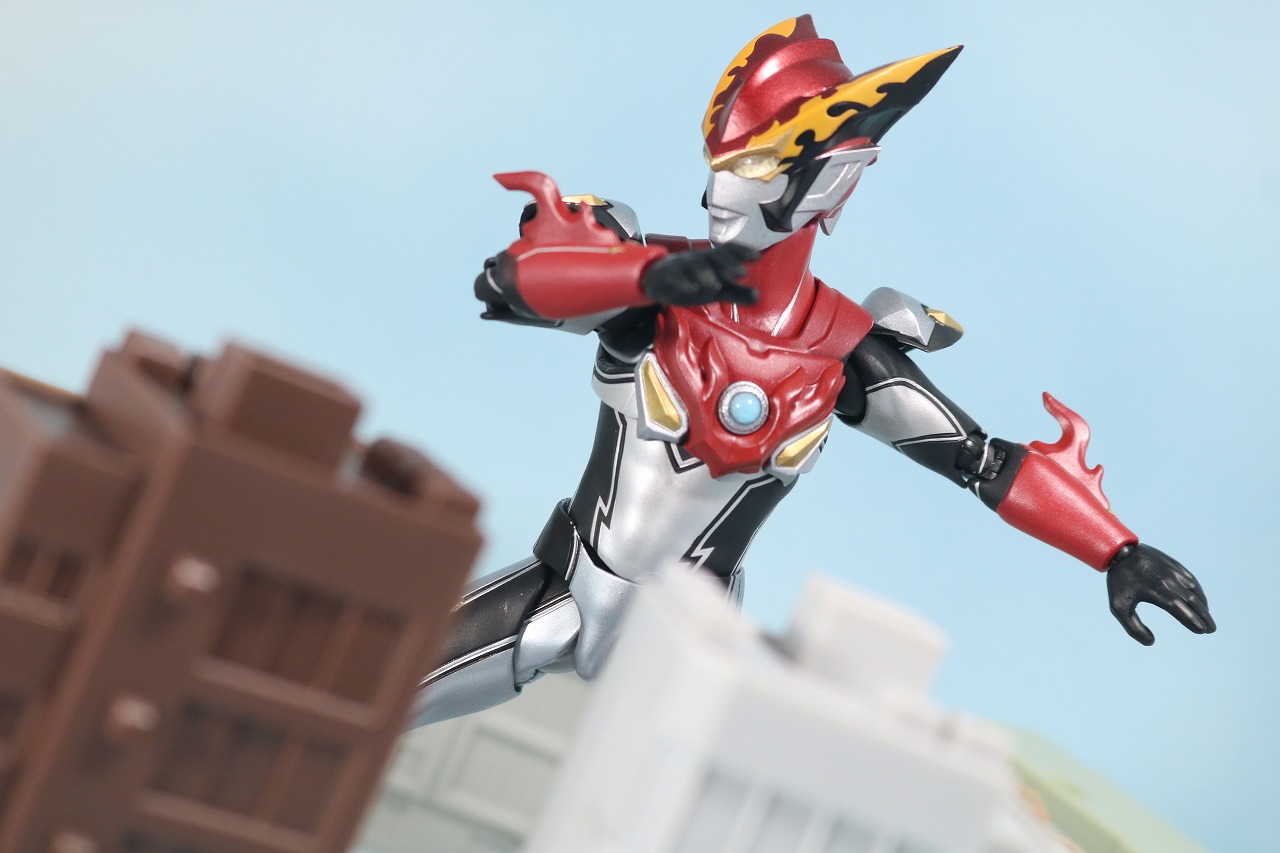 S.H.フィギュアーツ　ウルトラマンロッソ　フレイム　レビュー　アクション