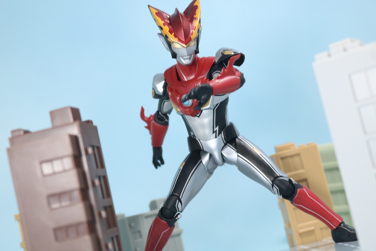 S.H.フィギュアーツ　ウルトラマンロッソ　フレイム　レビュー　アクション