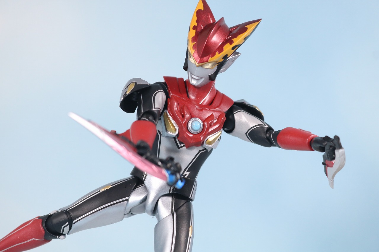 S.H.フィギュアーツ　ウルトラマンロッソ　フレイム　レビュー　アクション