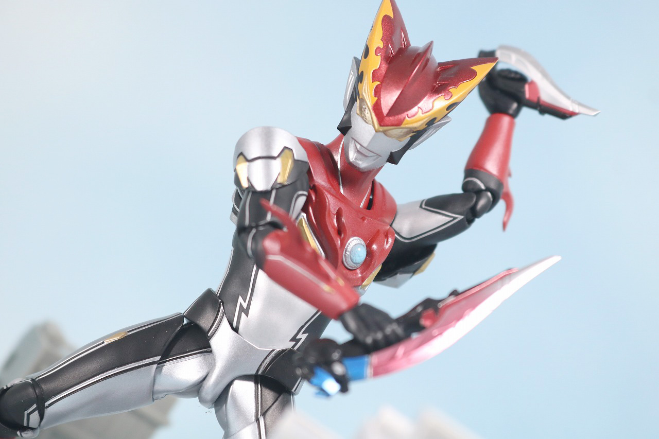 S.H.フィギュアーツ　ウルトラマンロッソ　フレイム　レビュー　アクション