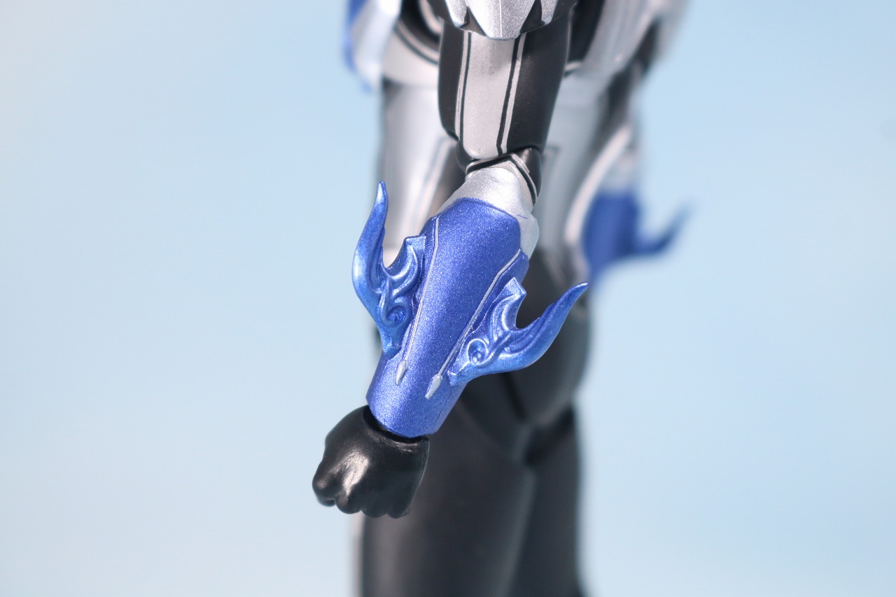 S.H.フィギュアーツ　ウルトラマンブル　アクア　レビュー　全身