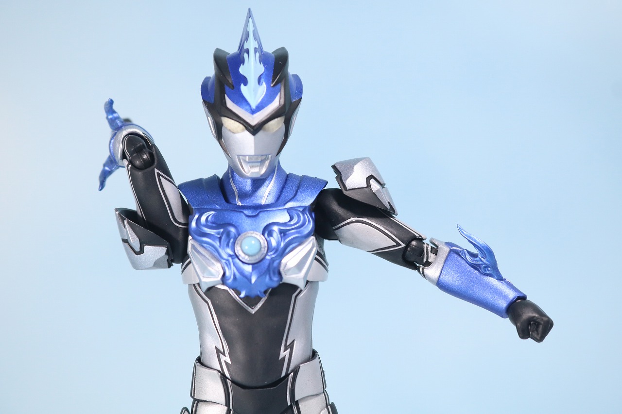 S.H.フィギュアーツ　ウルトラマンブル　アクア　レビュー　可動範囲