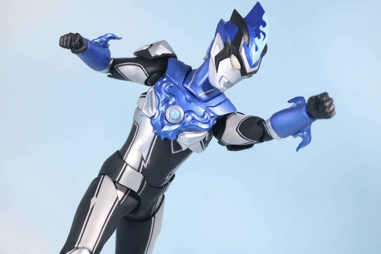 S.H.フィギュアーツ　ウルトラマンブル　アクア　レビュー　アクション