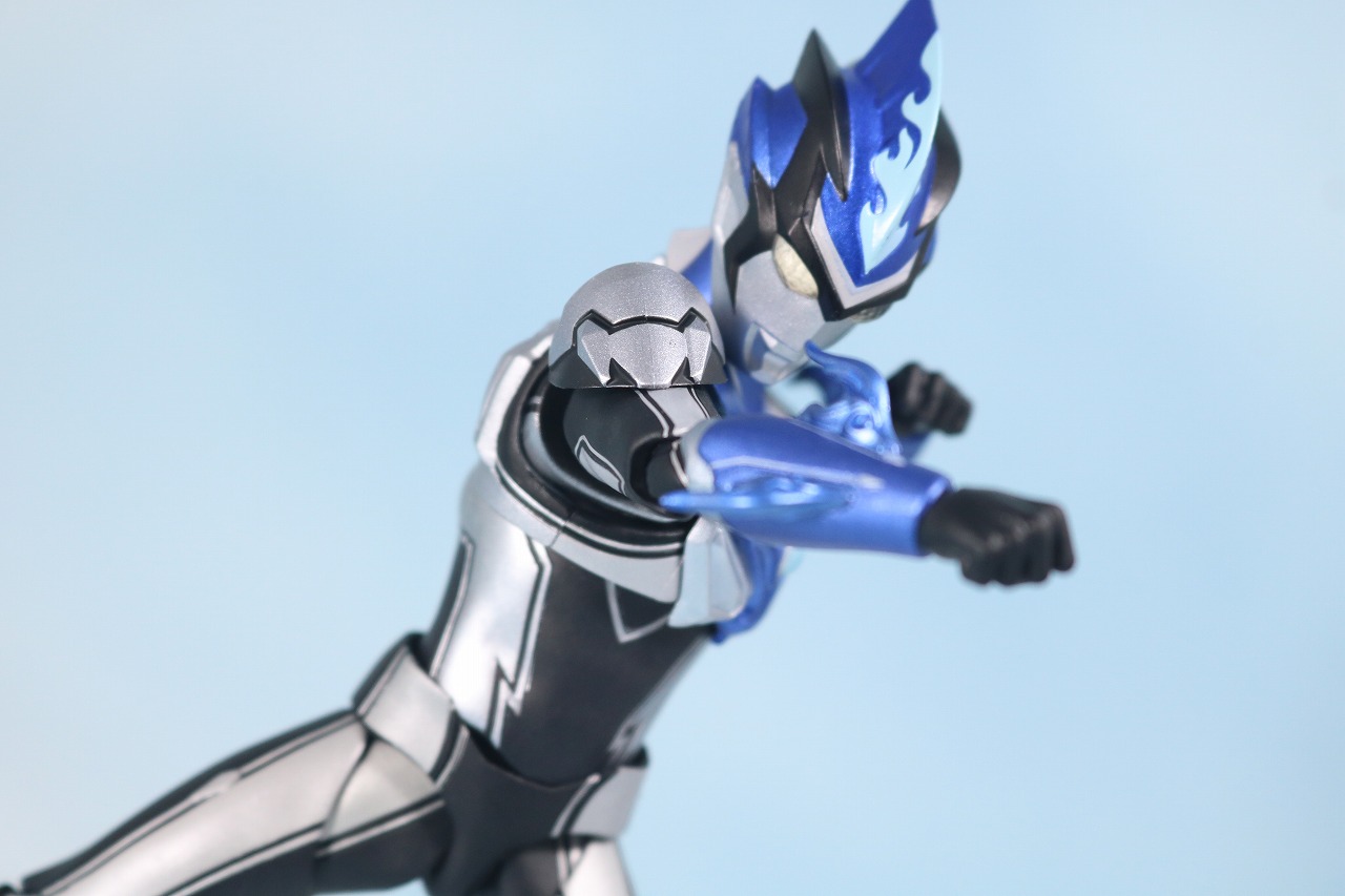 S.H.フィギュアーツ　ウルトラマンブル　アクア　レビュー　アクション