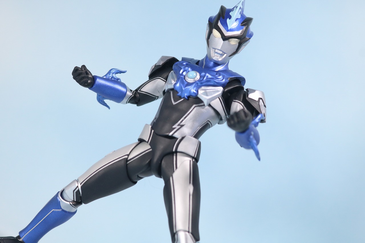 S.H.フィギュアーツ　ウルトラマンブル　アクア　レビュー　アクション