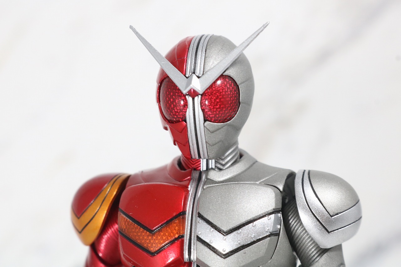 S.H.フィギュアーツ　仮面ライダーW　ヒートメタル　真骨彫製法　レビュー　全身