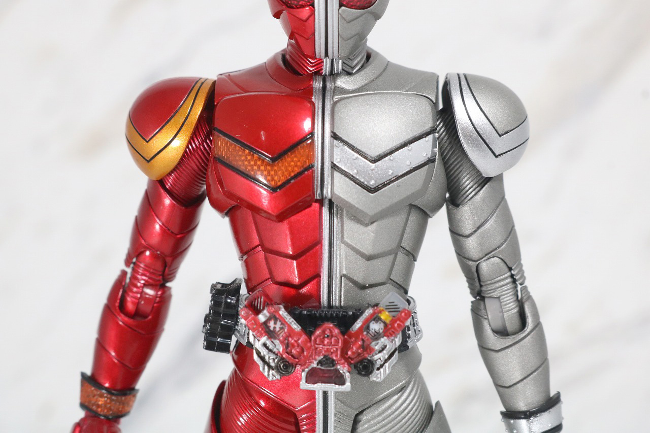 S.H.フィギュアーツ　仮面ライダーW　ヒートメタル　真骨彫製法　レビュー　全身