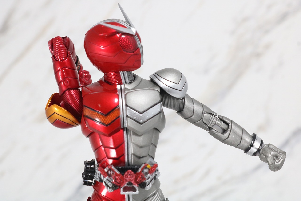 S.H.フィギュアーツ　仮面ライダーW　ヒートメタル　真骨彫製法　レビュー　可動範囲