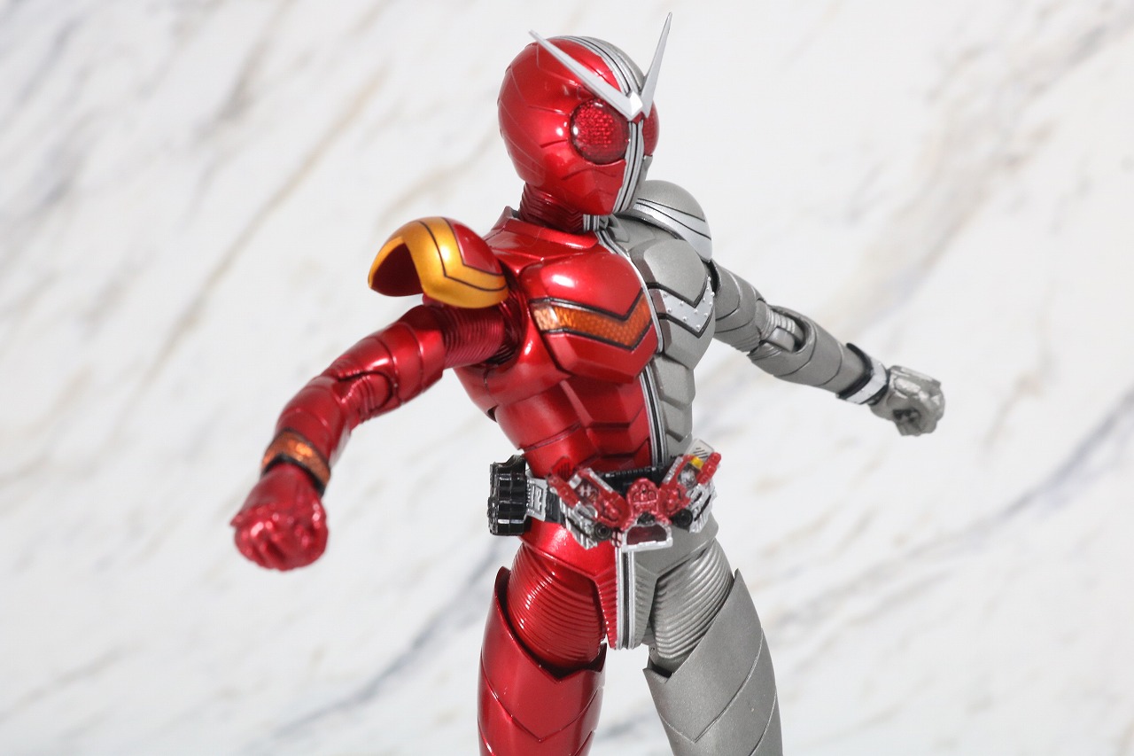 S.H.フィギュアーツ　仮面ライダーW　ヒートメタル　真骨彫製法　レビュー　可動範囲