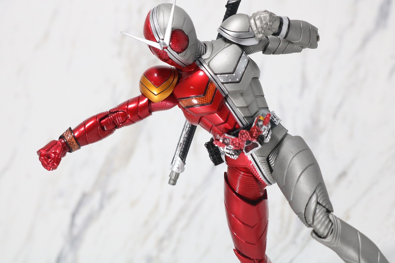 S.H.フィギュアーツ　仮面ライダーW　ヒートメタル　真骨彫製法　レビュー　アクション