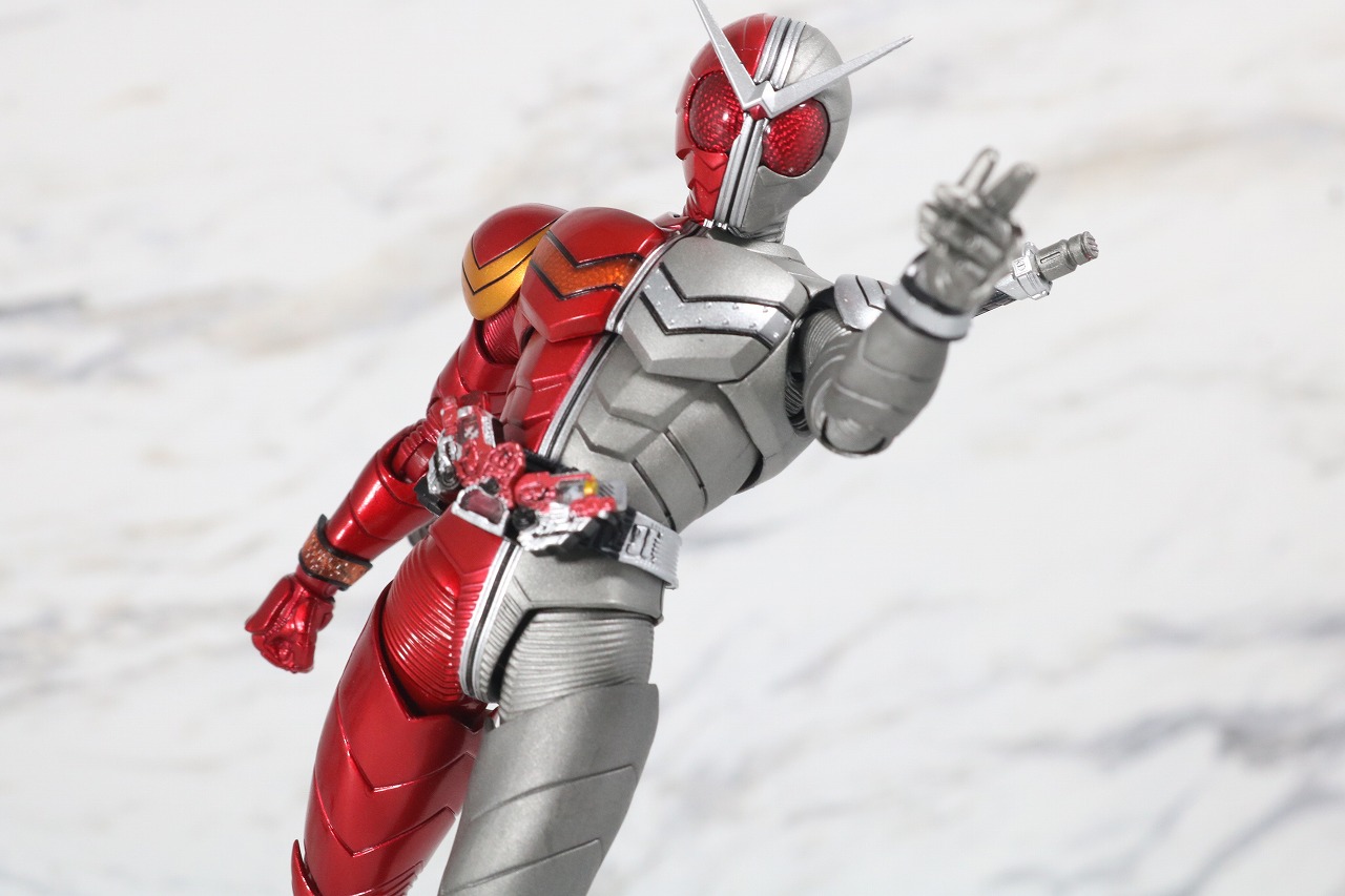 S.H.フィギュアーツ　仮面ライダーW　ヒートメタル　真骨彫製法　レビュー　アクション