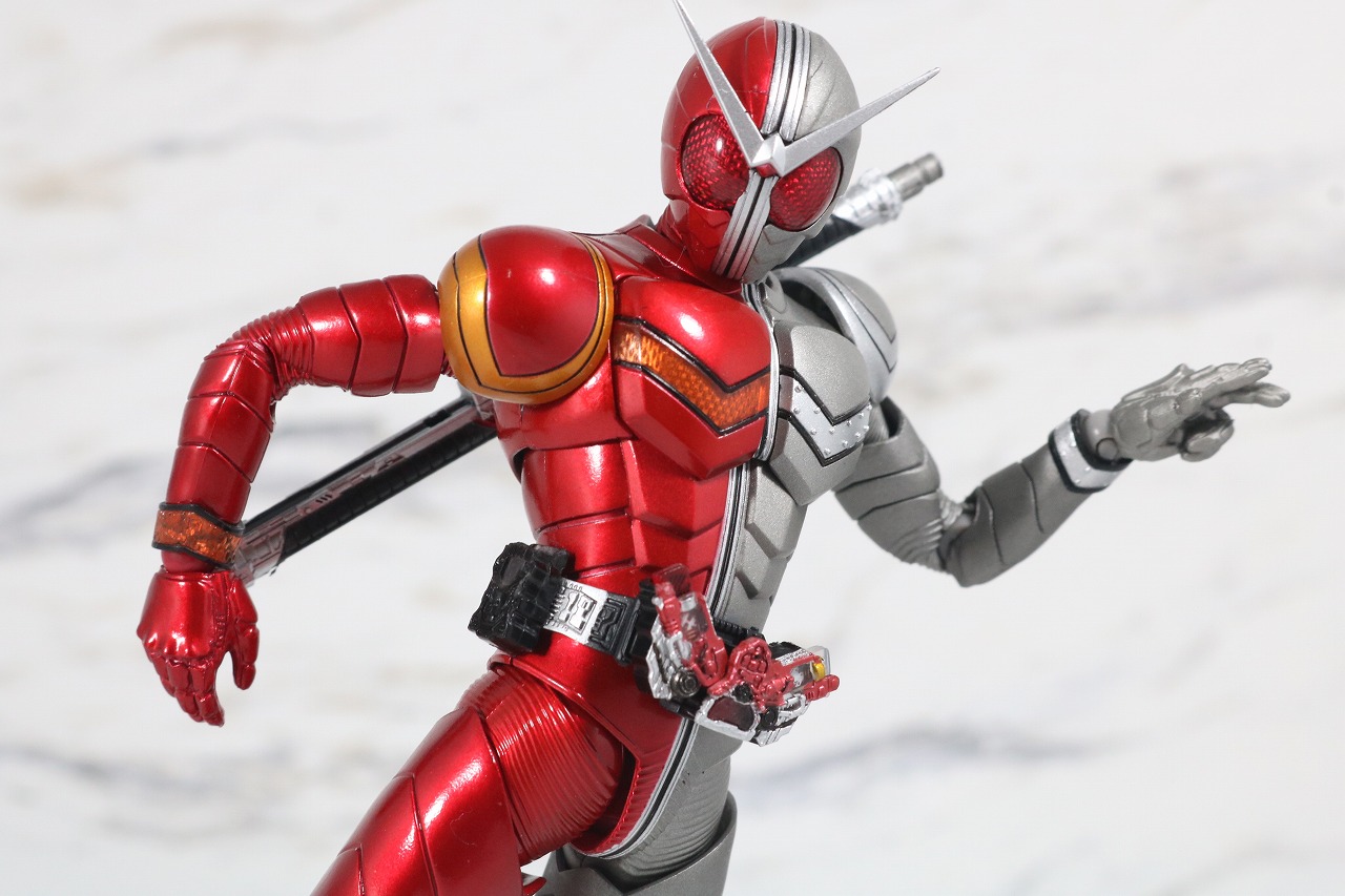 S.H.フィギュアーツ　仮面ライダーW　ヒートメタル　真骨彫製法　レビュー　アクション