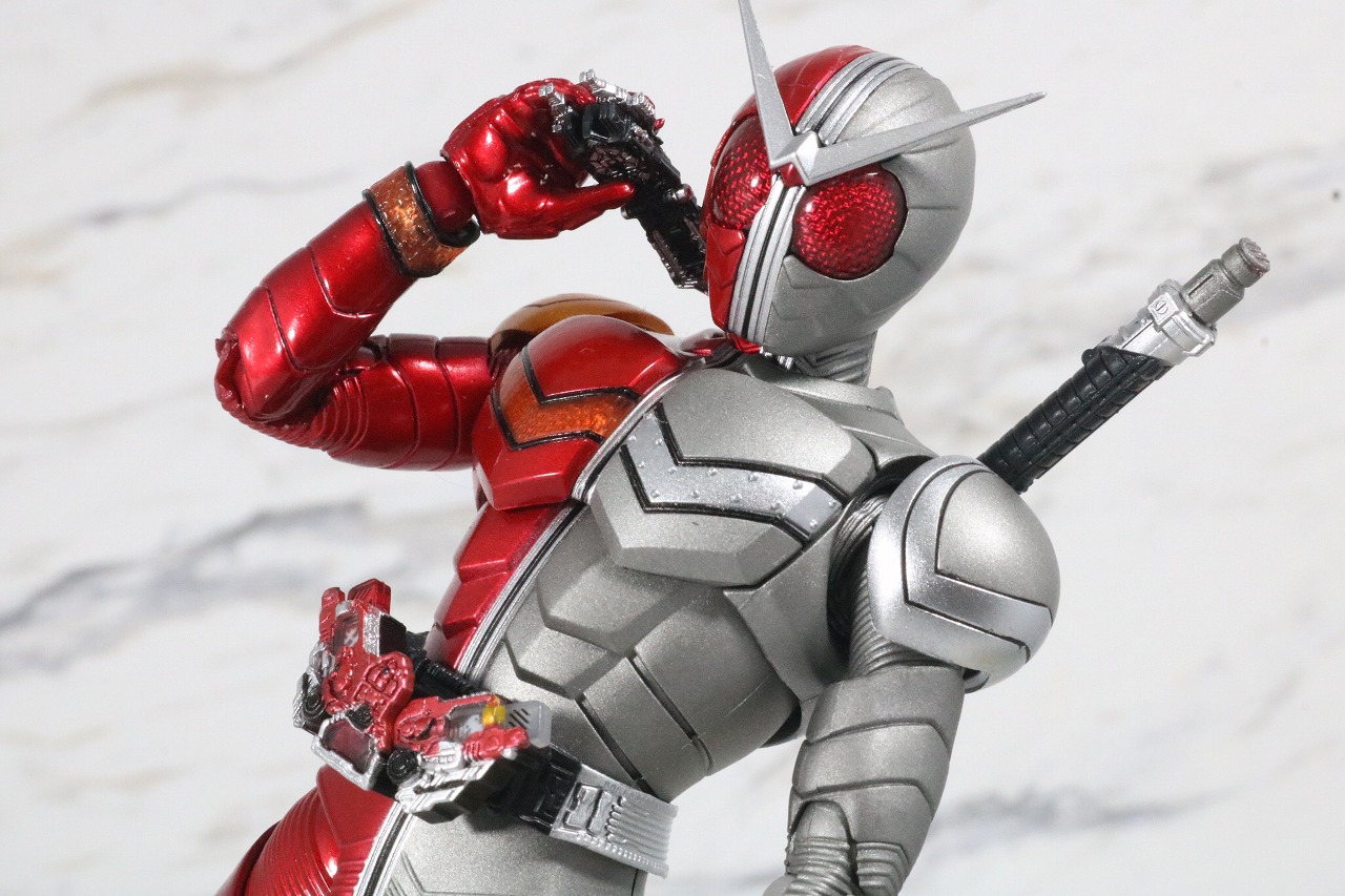 S.H.フィギュアーツ　仮面ライダーW　ヒートメタル　真骨彫製法　レビュー　アクション